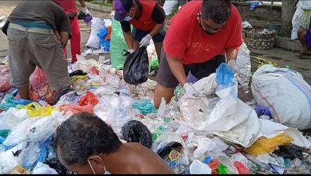 Pemilahan Sampah Plastik didampingi DLH dan Bank Sampah Induk