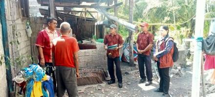 Mengunjungi dan mengecek warga di Banjar Dinas Tegal, Sema dan Pabean Sangsit terkait kondisi tempal